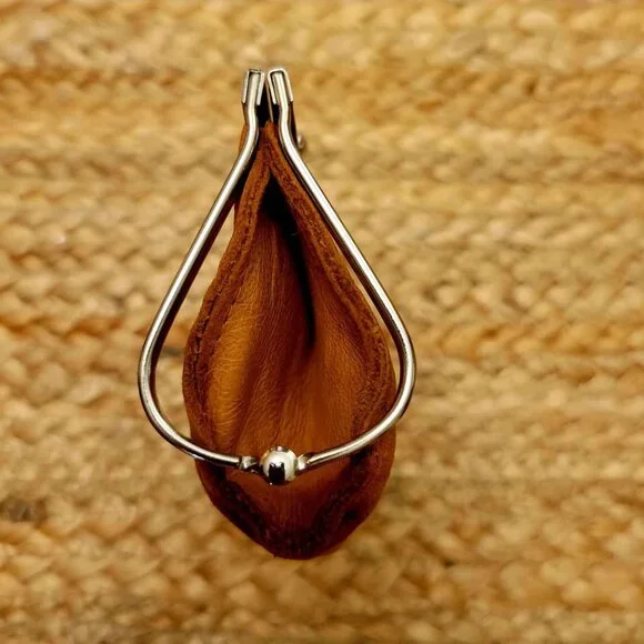 Vintage Hand-Tooled Leather Coin Purse or Wallet From Heidelberg, Germany - Picture 4 of 7